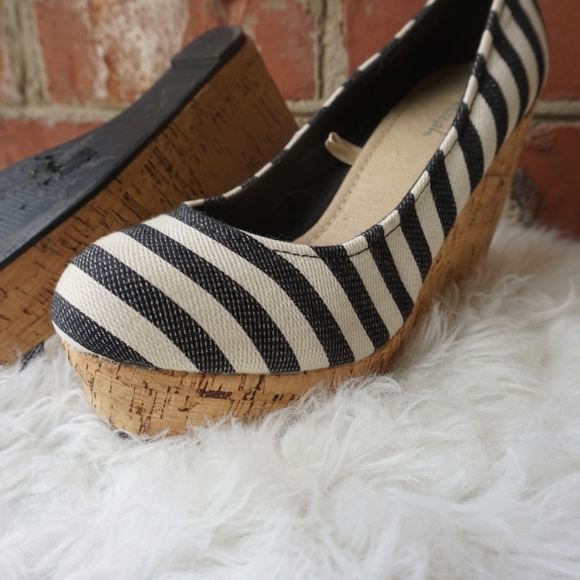 Navy Striped Wet Seal Wedges - Picture 3 of 8